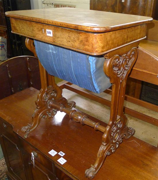 Walnut sewing table(-)